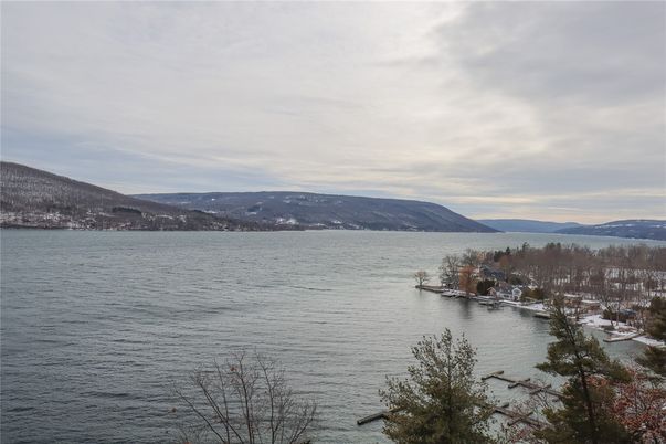 Exterior, Lake