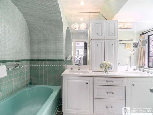 Bathroom, Interior, Recessed Lighting