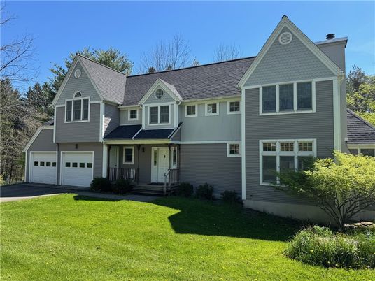 Attached, Exterior, Facade, Farmhouse