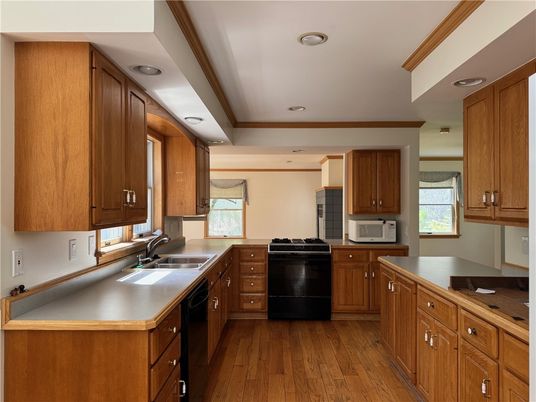Interior, Kitchen, Recessed Lighting, Wood Texture Flooring