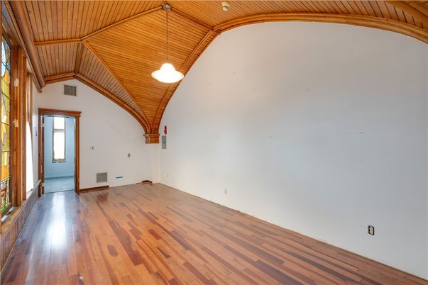 Empty room, Interior, Pendant Lights, Wooden Beams, Wooden Ceilings, Wood Texture Flooring