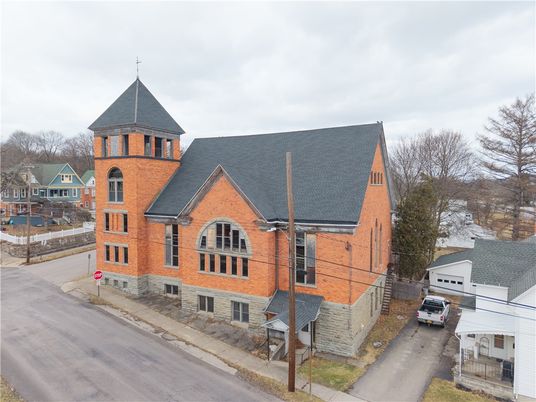 Exterior, Facade, Brick Facade, Queen Anne Victorian