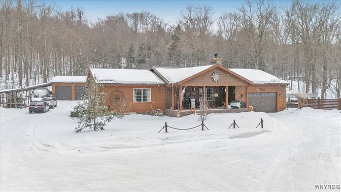 Attached, Exterior, Facade, Brick Facade, Log Home