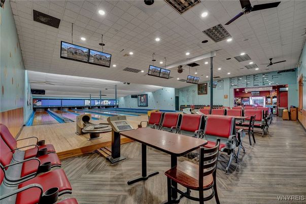 Dining room, Interior, Pendant Lights, Recessed Lighting, Wood Texture Flooring