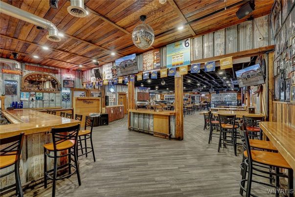 Dining room, Interior, Pendant Lights, Recessed Lighting, Wooden Beams, Wooden Ceilings, Wood Texture Flooring
