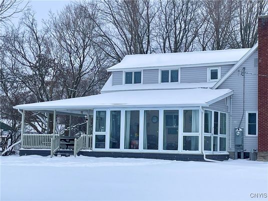Exterior, Facade, American Foursquare