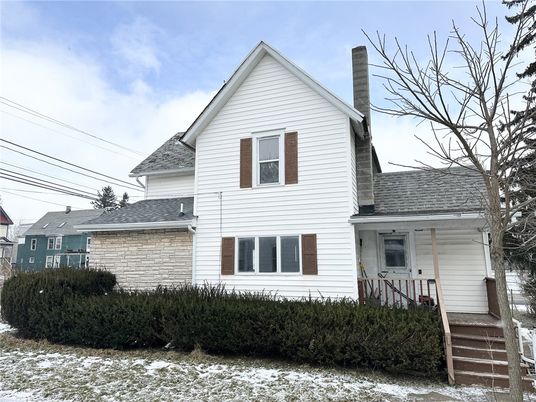 Exterior, Facade, Farmhouse