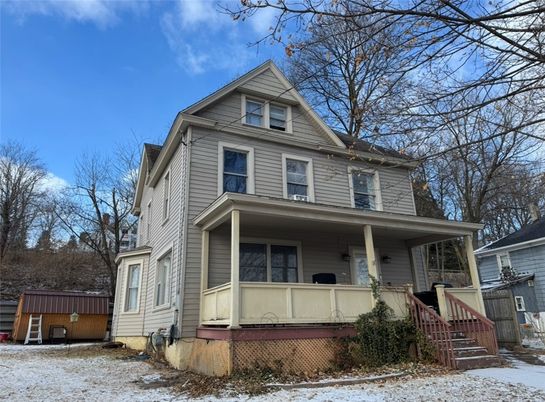 Exterior, Facade, Queen Anne Victorian