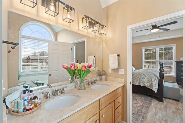 Bathroom, Bedroom, Dual Sink Vanities, Interior
