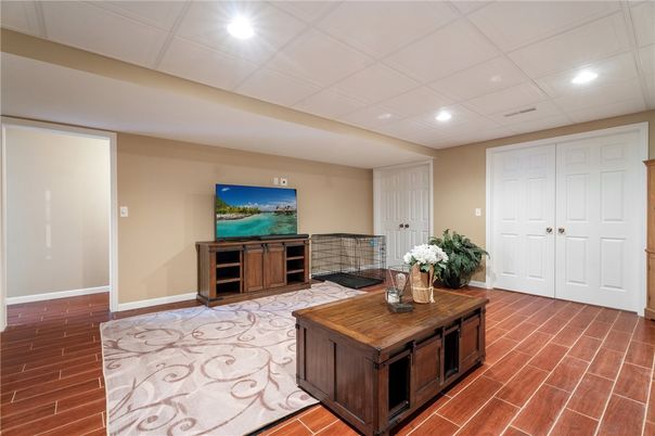 Interior, Recessed Lighting, Wood Texture Flooring