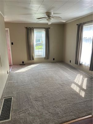 Empty room, Interior