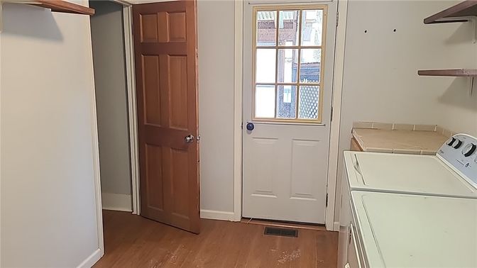Interior, Utility Closets, Washer, Wood Texture Flooring