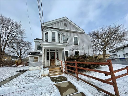 Backyard, Exterior, Facade, Queen Anne Victorian
