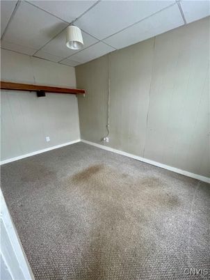 Empty room, Interior