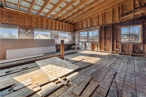 Empty room, Interior, Wooden Beams, Wooden Ceilings, Wooden Walls
