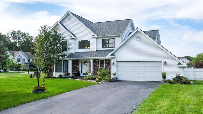 Attached, Exterior, Facade, Farmhouse