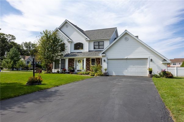 Attached, Exterior, Facade, Farmhouse