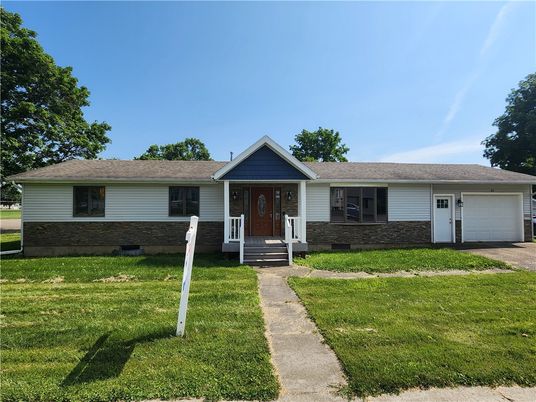 Attached, Exterior, Facade, Ranch