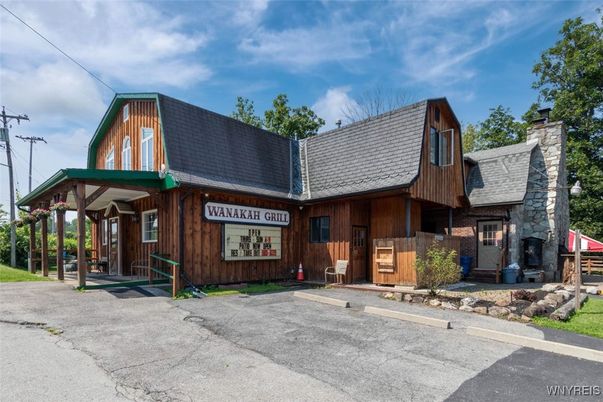 Exterior, Facade, Log Home