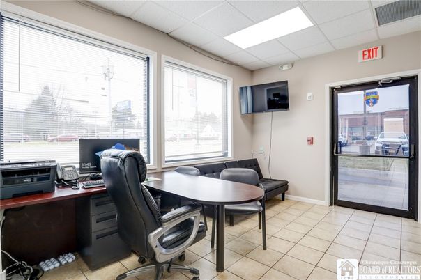 Home Office, Interior