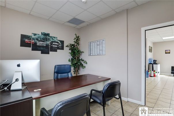 Home Office, Interior