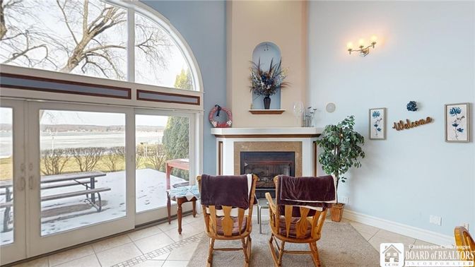 Dining room, Fireplace, Interior