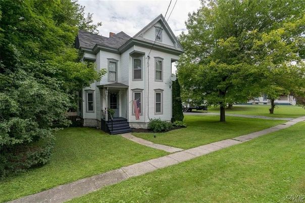 Backyard, Exterior, Facade, Queen Anne Victorian