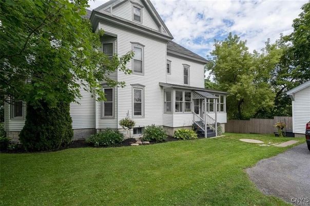 Backyard, Exterior, Facade, Queen Anne Victorian