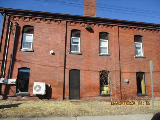 Exterior, Facade, Brick Facade, Rowhouse