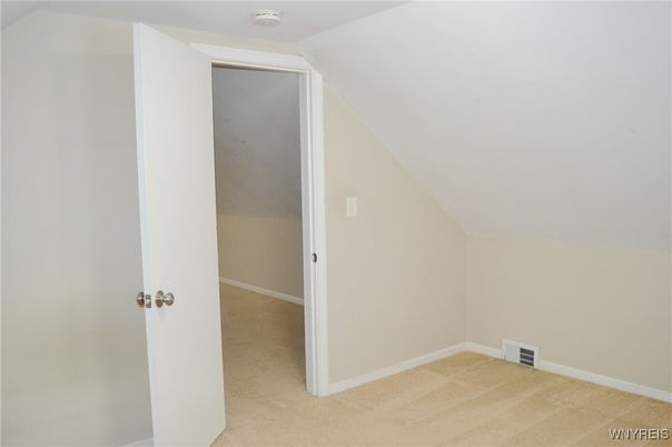 Empty room, Interior