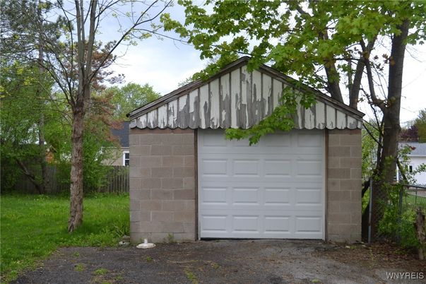 Detached Garage, Exterior