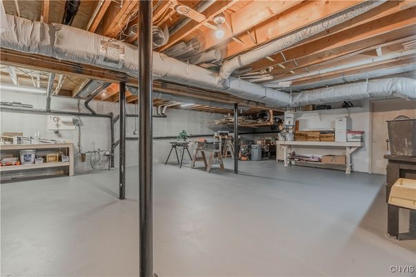 Garage, Interior, Wooden Beams