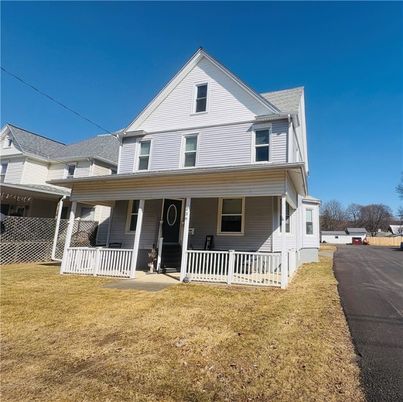 Exterior, Facade, Farmhouse