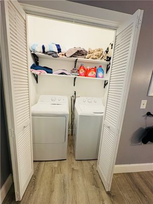 Interior, Utility Closets, Washer, Wood Texture Flooring