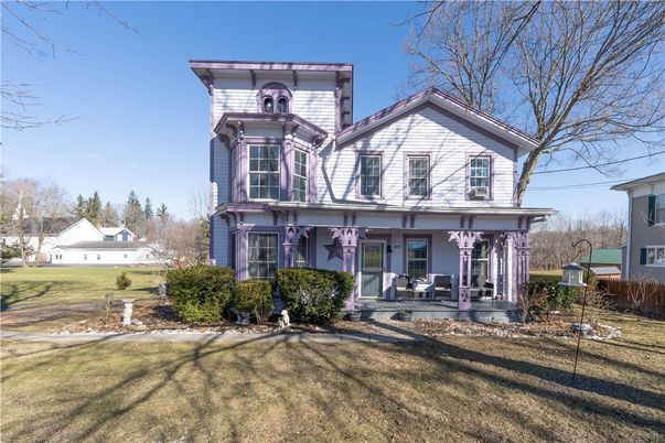 Exterior, Facade, Queen Anne Victorian