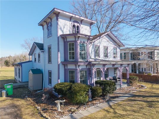 Exterior, Facade, Queen Anne Victorian