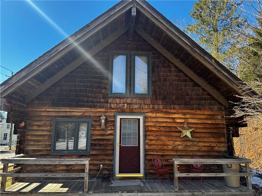 Exterior, Facade, Log Home