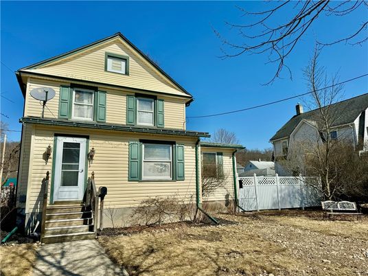 Exterior, Facade, Queen Anne Victorian