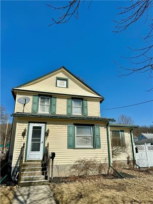 Exterior, Facade, Queen Anne Victorian