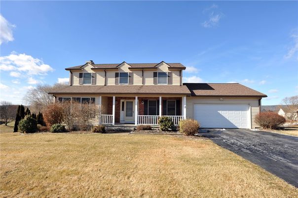 Attached, Exterior, Facade, Farmhouse