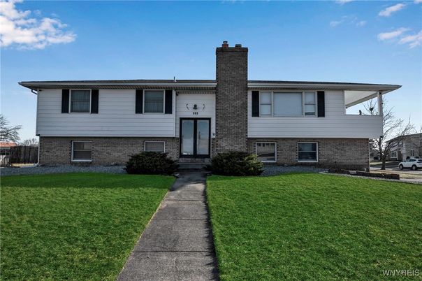 Exterior, Facade, Brick Facade, Raised Ranch