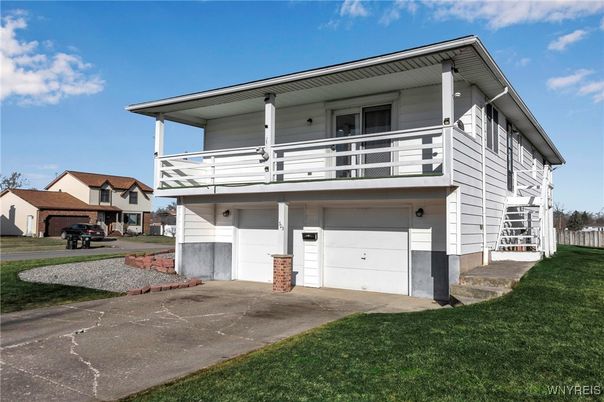 Attached, Exterior, Facade, Modern