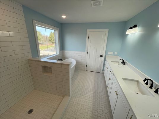 Bathroom, Dual Sink Vanities, Interior, Recessed Lighting