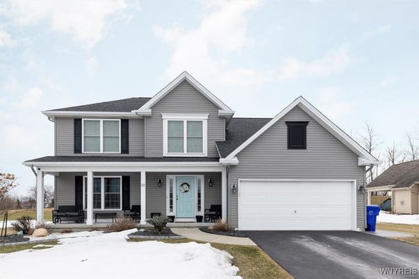 Attached, Exterior, Facade, American Craftsman
