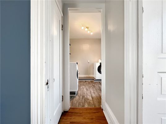 Interior, Washer, Wood Texture Flooring