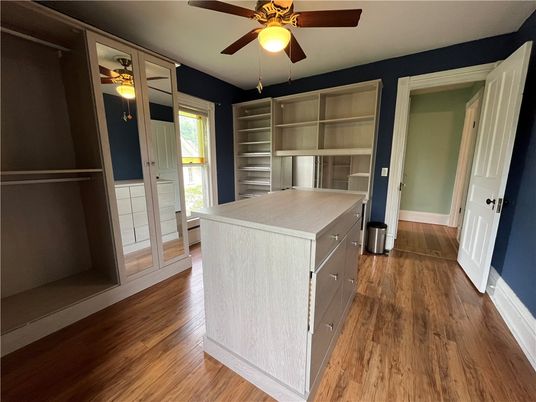 Interior, Washer, Wood Texture Flooring