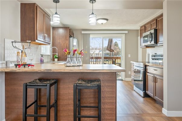 Interior, Kitchen, Pendant Lights, Wood Texture Flooring