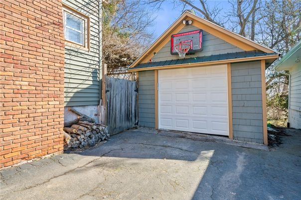 Detached Garage, Exterior