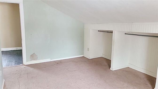 Empty room, Interior