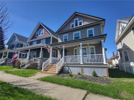 Exterior, Facade, Queen Anne Victorian